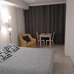 Budget Beachside Studio Sleeps 2 Basic No-Frills Studio Just Steps From The Beach