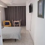 Budget Beachside Studio Sleeps 2 Basic No-Frills Studio Just Steps From The Beach