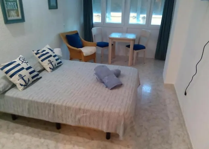 Budget Beachside Studio Sleeps 2 Basic No-Frills Studio Just Steps From The Beach