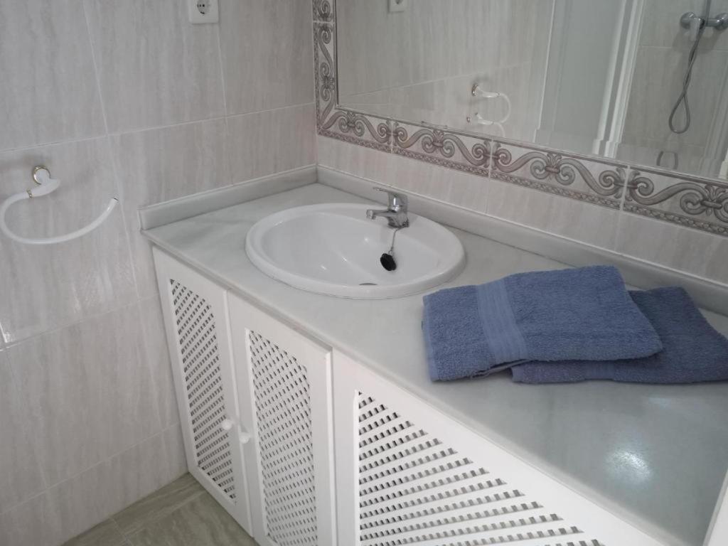 Apartment Budget Beachside Sleeps 2 Basic No-frills Just Steps From The