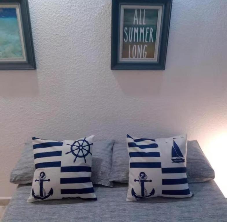 Apartment Budget Beachside Sleeps 2 Basic No-frills Just Steps From The